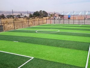 Venta-de-pasto-sintetico-para-futbol.jpg